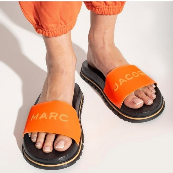 Marc Jacobs Shoes - NIB Marc Jacobs The Slide Logo Slip On Slides Sandals Dragon Fire Women’s Size 8